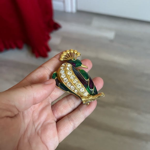 4/$50 Parrot hard enamel bird vintage brooch 😍 - Picture 6 of 11